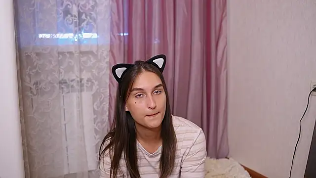 MichaelaWazowski 现场XXX聊天