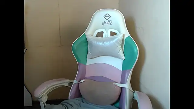 Chat +18 de Cammil1a_horn ao vivo