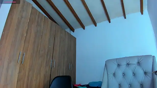 Chat +18 de SkyeGabbyRose ao vivo