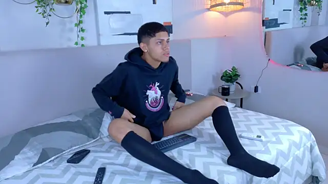 Chat +18 de EthanCarter__ ao vivo