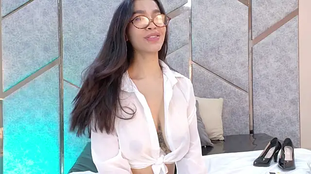 Chatroom XXX en direct de JuliaaVega