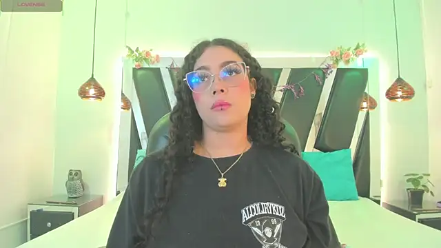 antonelllepiercee Adlı Modelin Canlı XXX Sohbeti