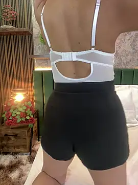 MonicaMoret's Live XXX Chat