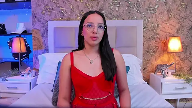 ValkyriaSteel's Live XXX Chat
