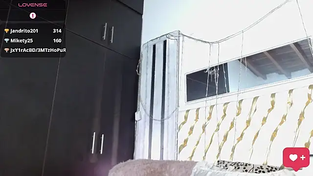 Czat XXX na żywo – ian_smith_