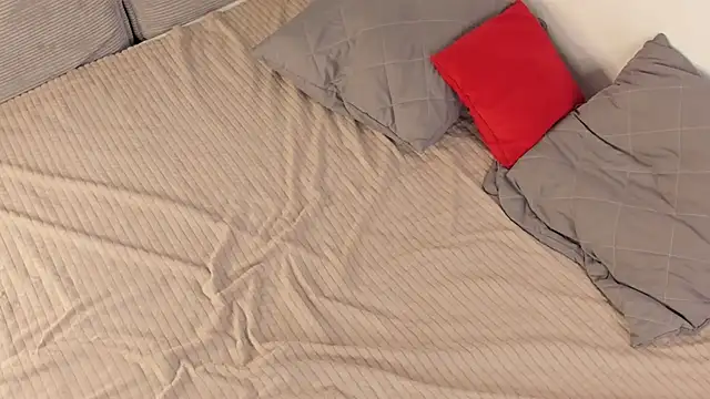Pokazy przed kamerką – gilded_trace