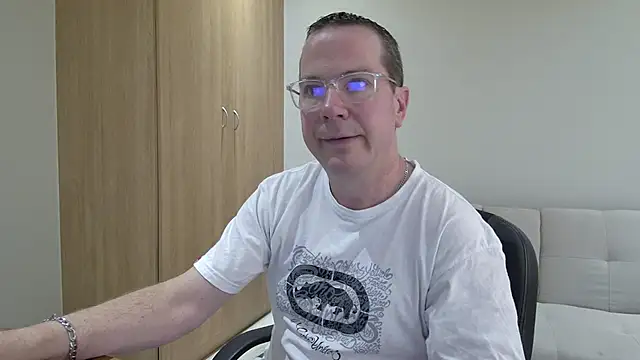 BrettJ81のライブXXXチャット