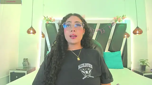 antonelllepiercee Adlı Modelin Canlı XXX Sohbeti
