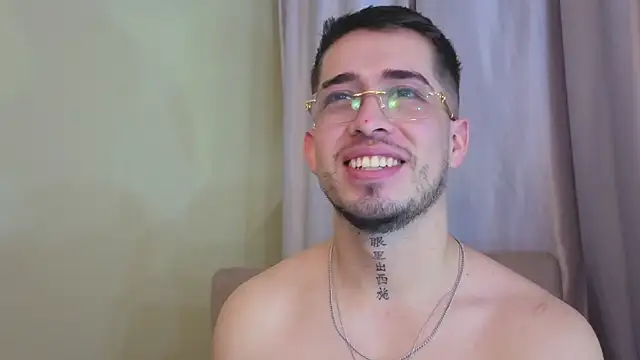 Chat XXX en directo de Tommas_Jhonson