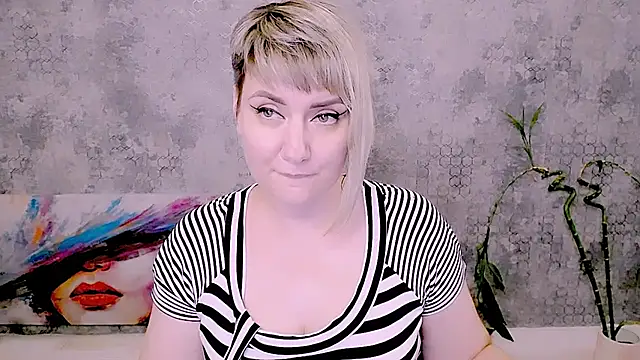 Djullia Live XXX-Chat