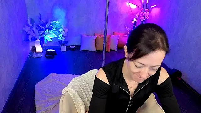 kimberlyray777 Adlı Modelin Canlı XXX Sohbeti