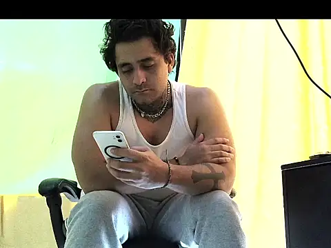 aronmiller404's Live XXX Chat