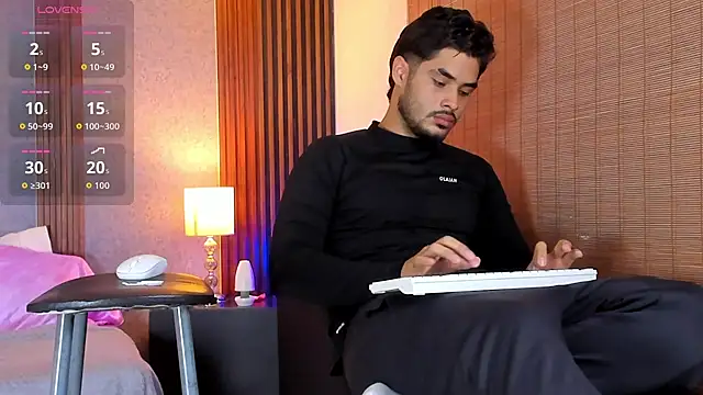 luciano_vitale Adlı Modelin Canlı XXX Sohbeti