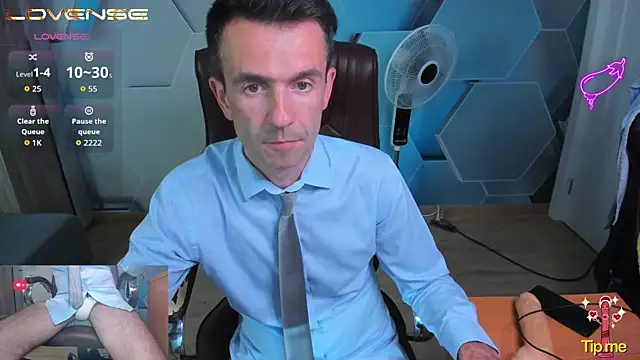 SteveTiger live XXX chat