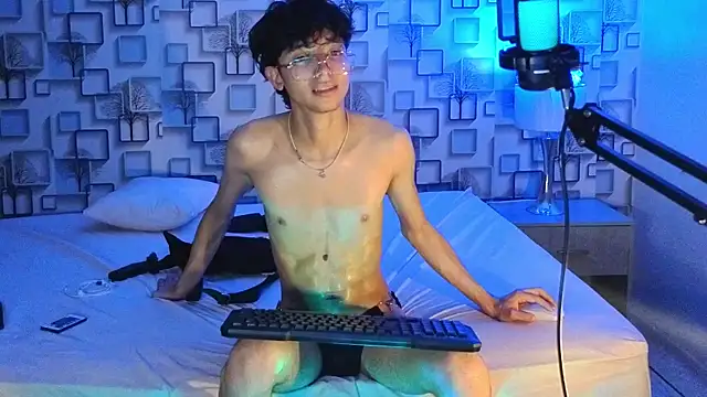 Twink_Sebas7のライブXXXチャット
