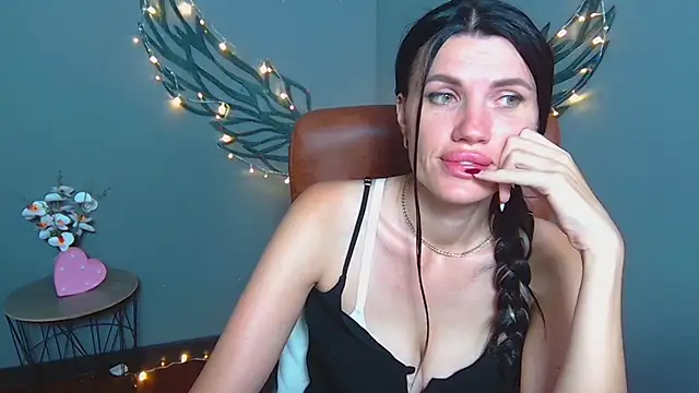 Chat +18 de MilaLoona ao vivo