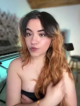NikkiNix Chat XXX live