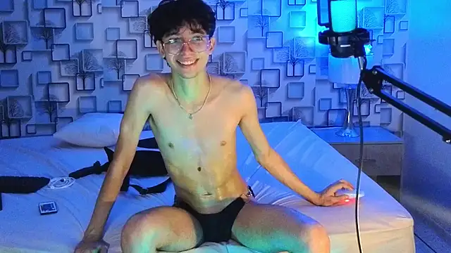 Twink_Sebas7 Adlı Modelin Canlı XXX Sohbeti