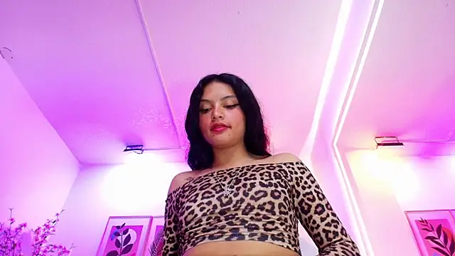 Maddie_T18's Live XXX Chat