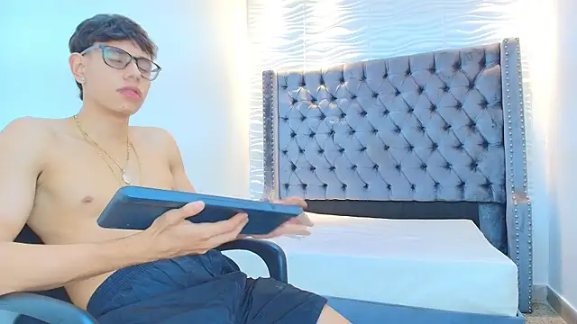 Lenny_knox2 élő XXX-chatje