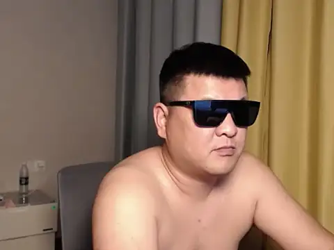 zhang1118's Live XXX Chat
