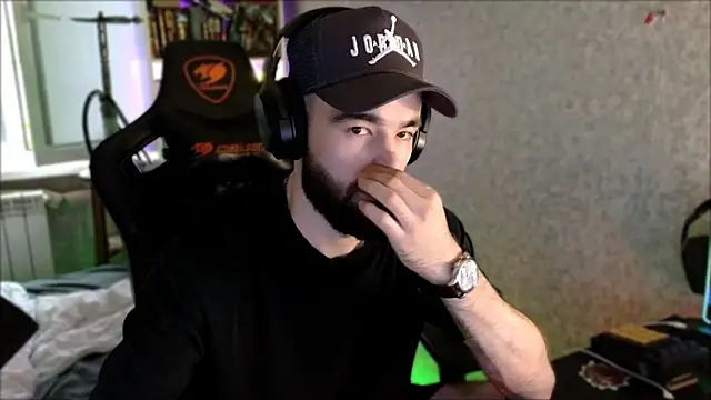 Chatroom XXX en direct de _Serious_Man