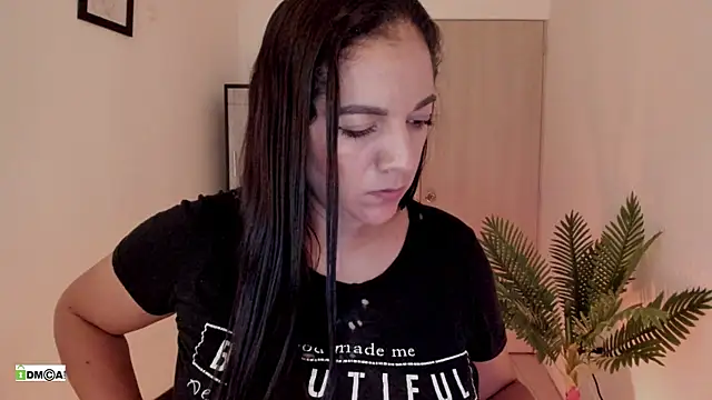 Chat +18 de urcute_kitten ao vivo
