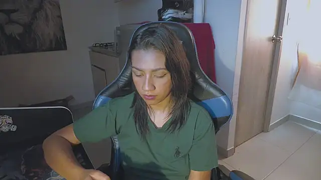 Chat +18 de NinaChan_ ao vivo
