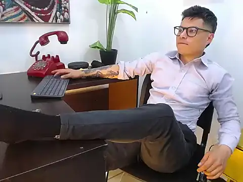 AquilesTaylor Adlı Modelin Canlı XXX Sohbeti