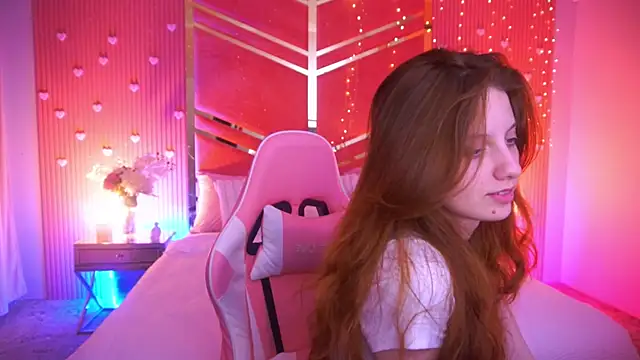 CuteeFoxy Adlı Modelin Canlı XXX Sohbeti