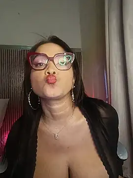 Yameil Live XXX Chat