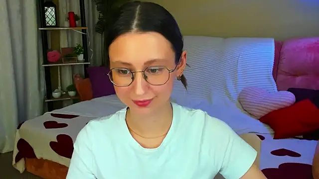 YourLovellyStory's Live XXX Chat