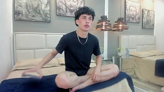 thom_ames Show in webcam