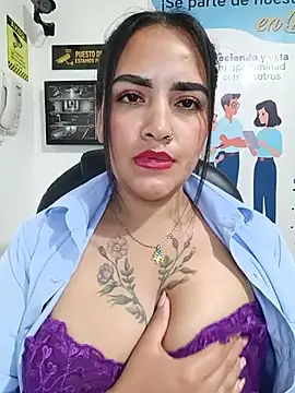 MAYE__13 Adlı Modelin Canlı XXX Sohbeti