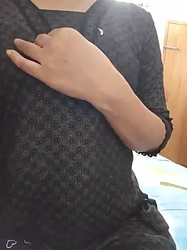 Tanha18 লাইভ XXX চ্যাট