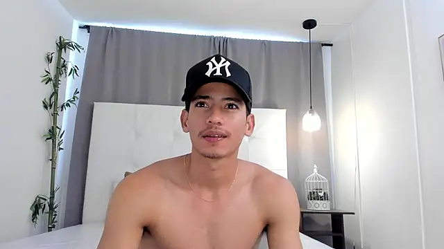 Alejo-and-Thiago's Live XXX Chat
