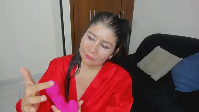 kiraGeiner Chat XXX in diretta