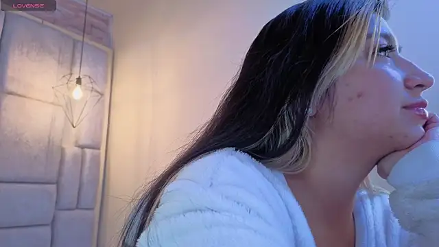 Dahiana_Dmour_'s Live XXX Chat