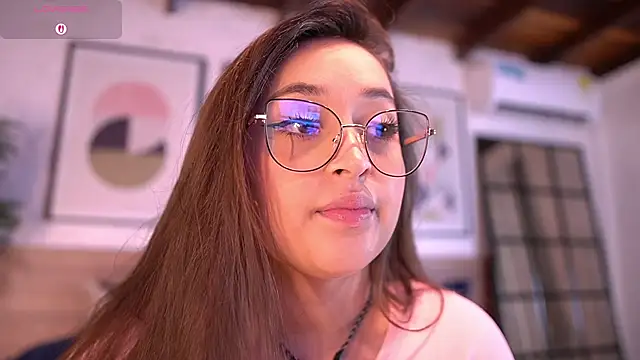 MiaKay1 Adlı Modelin Canlı XXX Sohbeti