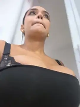 XXX chat uživo modela Sara-77