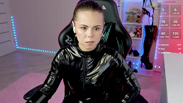 แชท XXX สดของ QueenAliceX