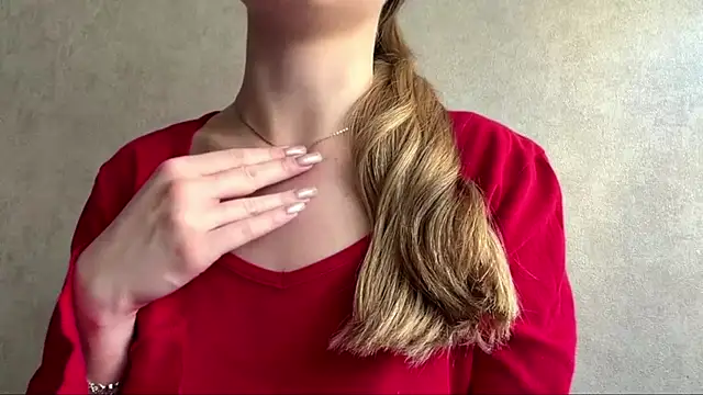 CarolineNineのライブXXXチャット