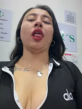 _Sarah-Office1: απευθείας συνομιλία ΧΧΧ