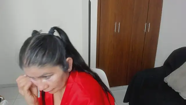 kiraGeiner's Live XXX Chat