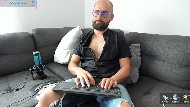 Chat +18 de ezequiel_mobland ao vivo
