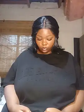 AaliyahBlackXO 现场XXX聊天