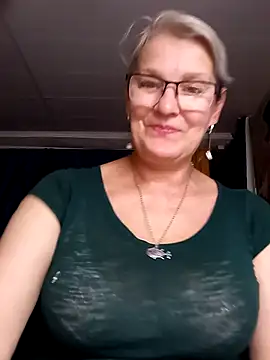 Chat +18 de irinamaux ao vivo