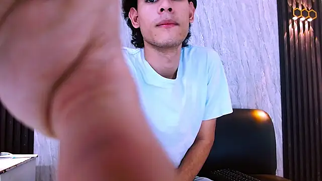 Онлайн чат XXX Kevin_Brooks1