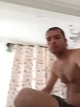 Show modela Richard241823 na web-kameri