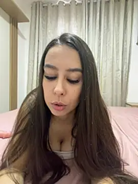 Show de Larah_222 na webcam